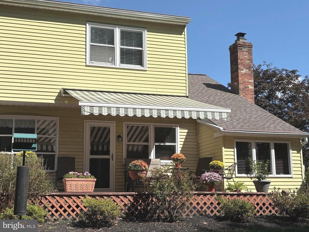 1208 DICKINSON DR, Yardley, PA 19067