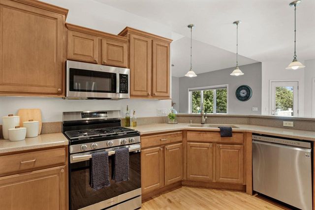 913 Countryside Crossing, Waunakee, WI 53597