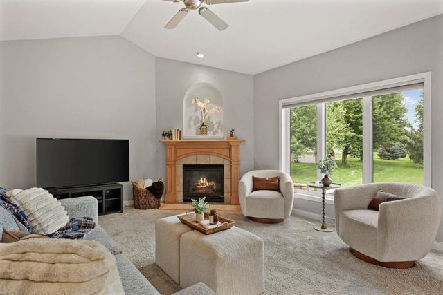 913 Countryside Crossing, Waunakee, WI 53597
