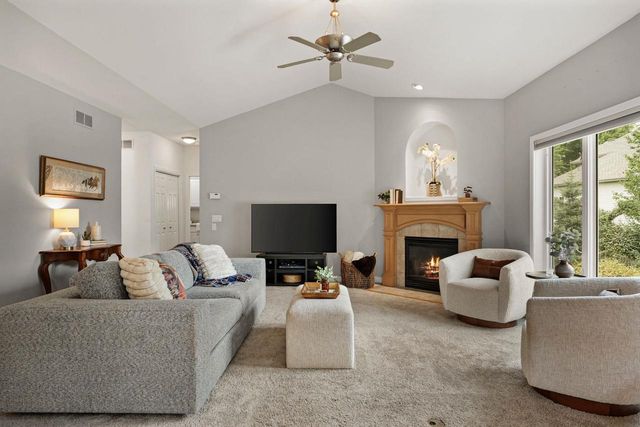 913 Countryside Crossing, Waunakee, WI 53597