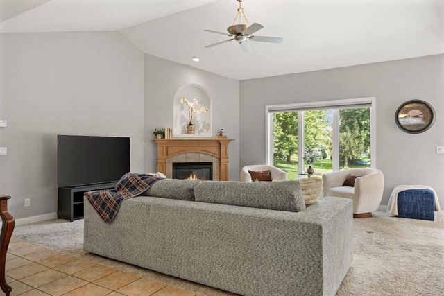 913 Countryside Crossing, Waunakee, WI 53597