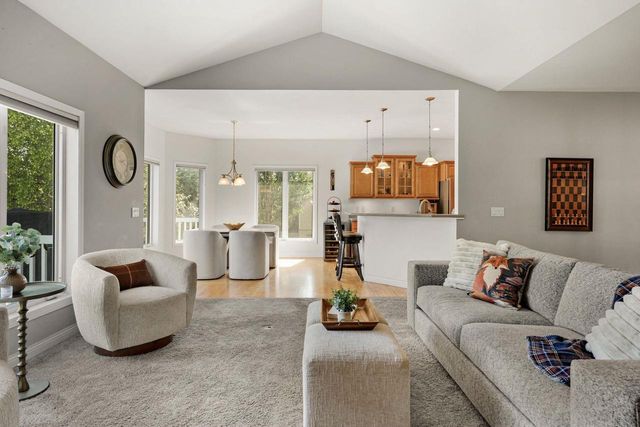 913 Countryside Crossing, Waunakee, WI 53597