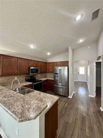 6527 BAYSTON HILL PLACE, Zephyrhills, FL 33541