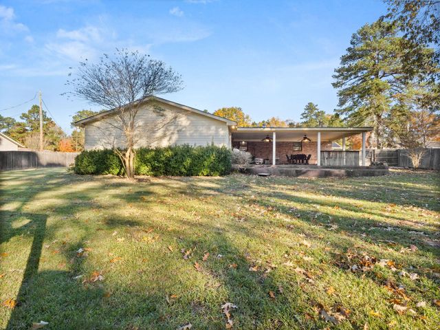 106 Burnley Dr, New Llano, LA 71461