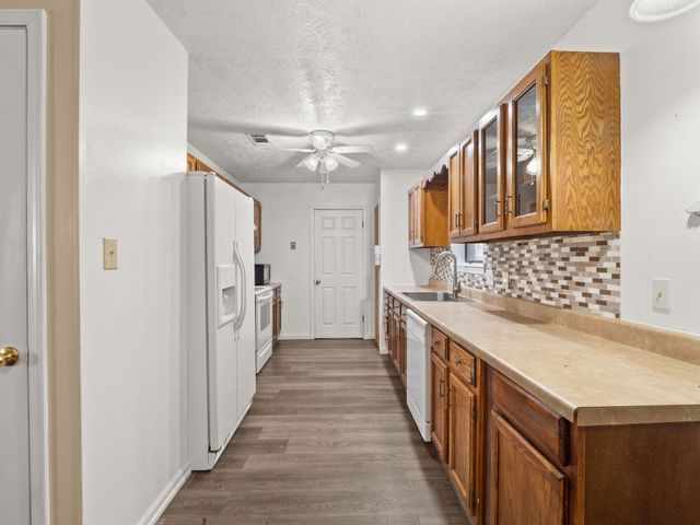 106 Burnley Dr, New Llano, LA 71461