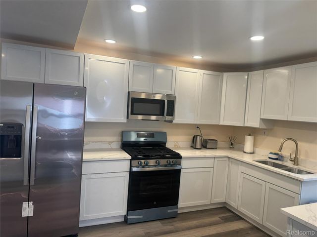 71 Biltmore Drive, Troy, MI 48084