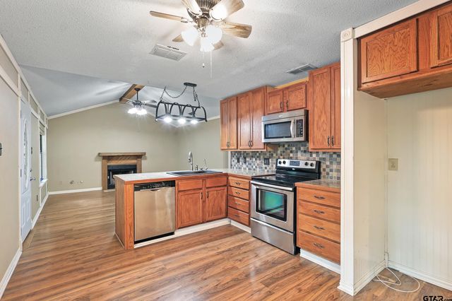 194 Oak Shadows Cove, Holly Lake Ranch, TX 75765