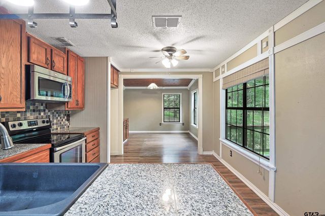 194 Oak Shadows Cove, Holly Lake Ranch, TX 75765