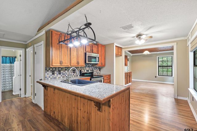 194 Oak Shadows Cove, Holly Lake Ranch, TX 75765