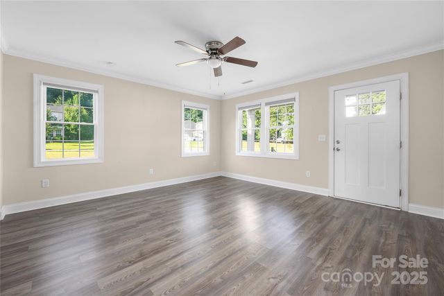 3965 Hemingway Drive NW, Hickory, NC 28601