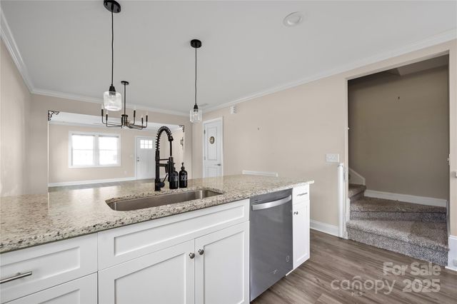3965 Hemingway Drive NW, Hickory, NC 28601