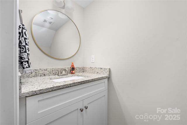 3965 Hemingway Drive NW, Hickory, NC 28601