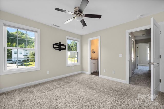 3965 Hemingway Drive NW, Hickory, NC 28601