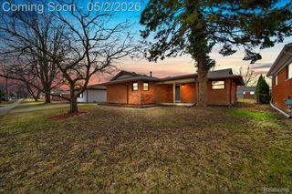 23030 Edgewater Street, St. Clair Shores, MI 48082