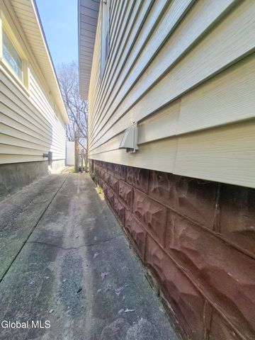 2906 Guilderland Avenue, Rotterdam, NY 12306