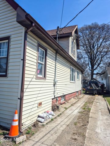 2906 Guilderland Avenue, Rotterdam, NY 12306