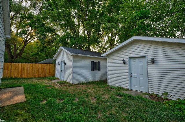 131 E Lakeview Avenue, Flint, MI 48503