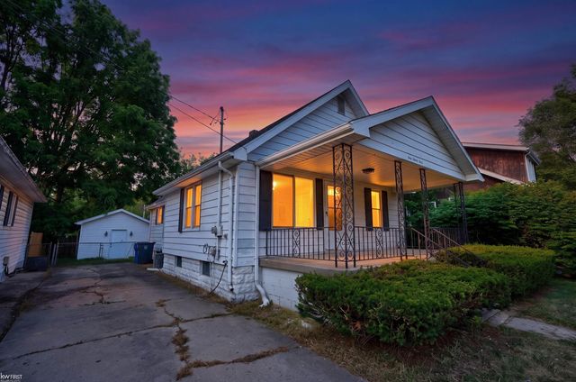 131 E Lakeview Avenue, Flint, MI 48503