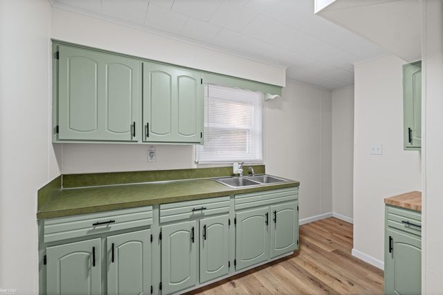 131 E Lakeview Avenue, Flint, MI 48503