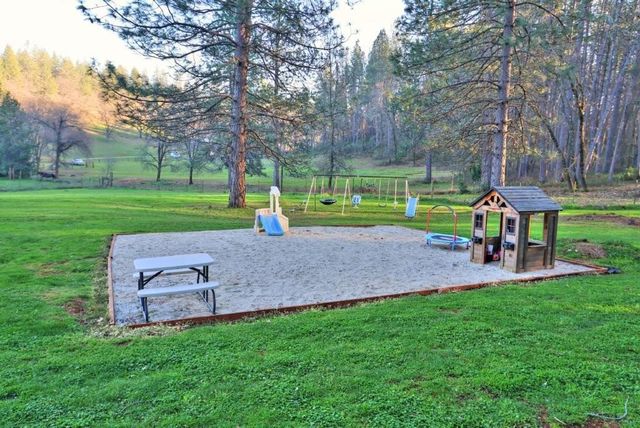 1989 Van Giesen Dr, Meadow Vista, CA 95722