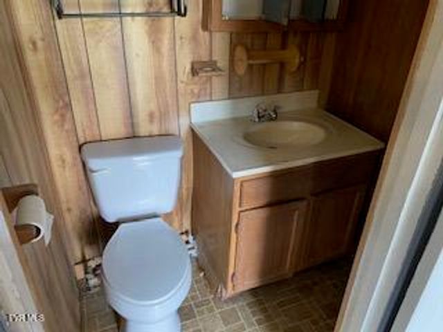 242 Rambling Lane, Bluff City, TN 37618