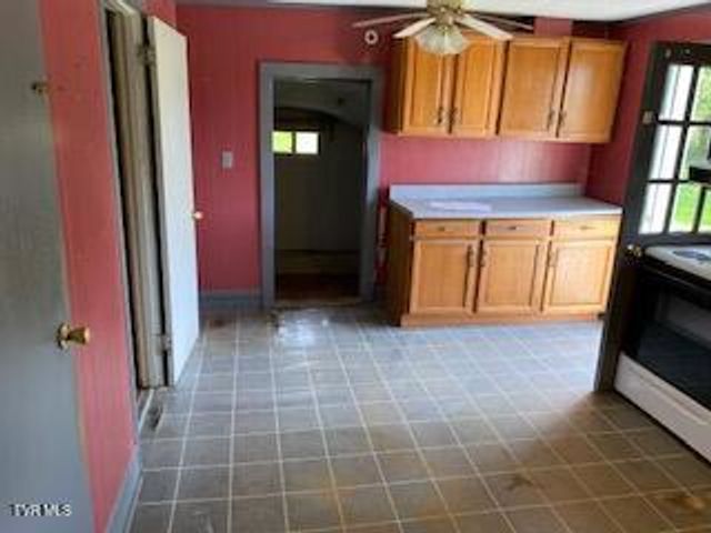 242 Rambling Lane, Bluff City, TN 37618