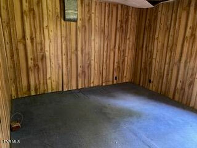 242 Rambling Lane, Bluff City, TN 37618