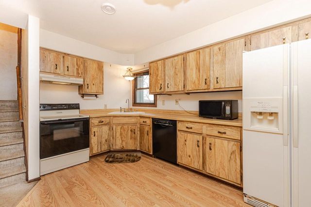 W287N6453 Highland COURT, Hartland, WI 53029