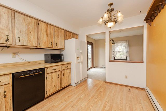 W287N6453 Highland COURT, Hartland, WI 53029