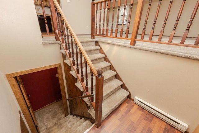 W287N6453 Highland COURT, Hartland, WI 53029