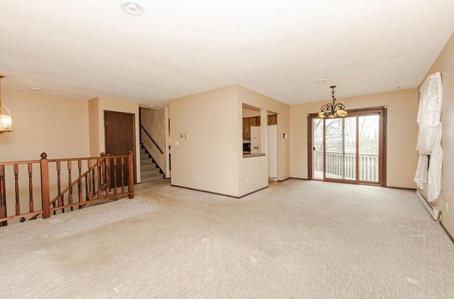 W287N6453 Highland COURT, Hartland, WI 53029