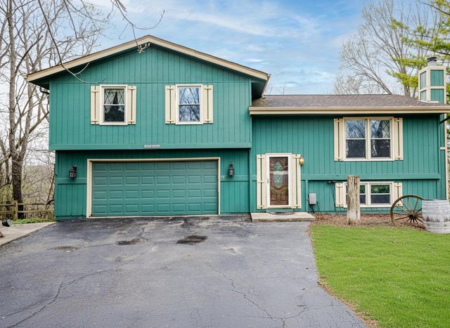 W287N6453 Highland COURT, Hartland, WI 53029