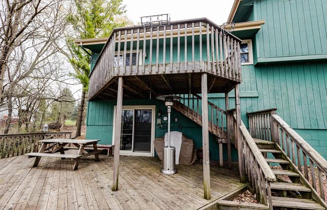 W287N6453 Highland COURT, Hartland, WI 53029