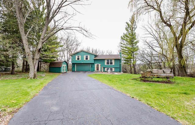 W287N6453 Highland COURT, Hartland, WI 53029