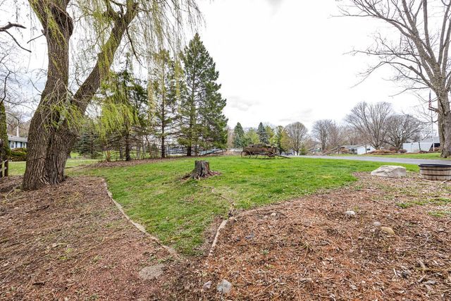 W287N6453 Highland COURT, Hartland, WI 53029