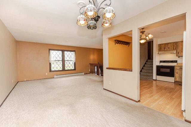 W287N6453 Highland COURT, Hartland, WI 53029