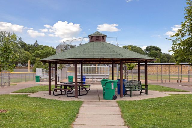 2231 Quebec Avenue S, Saint Louis Park, MN 55426