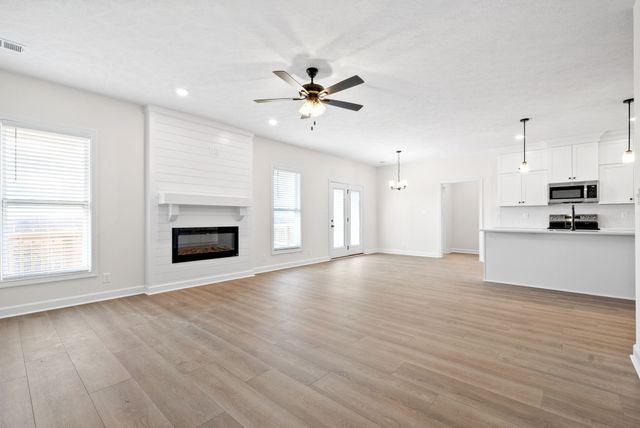 1192 Ross Farms Blvd, Clarksville, TN 37043