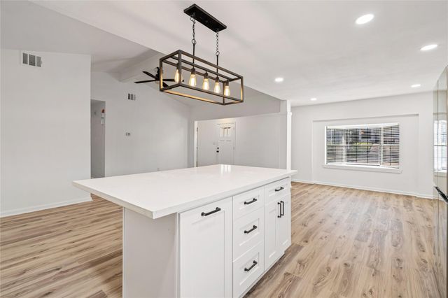 6009 Glen Meadow DR, Austin, TX 78745