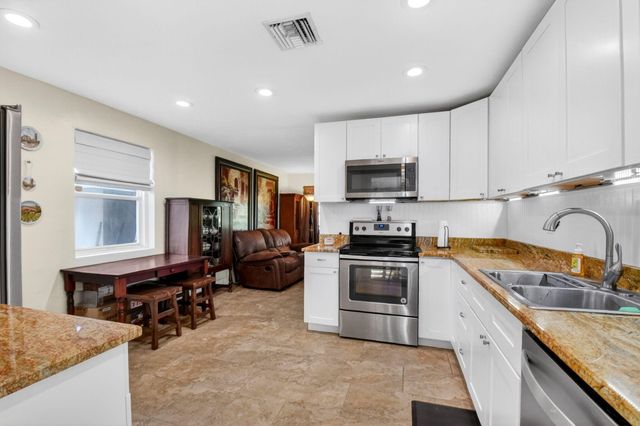 1010 Churchill Circle S, West Palm Beach, FL 33405