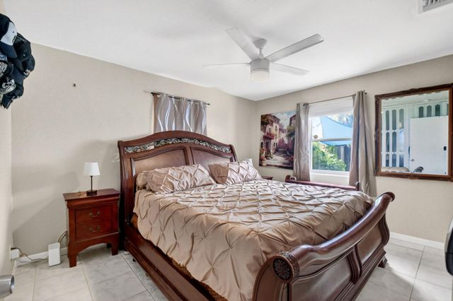 1010 Churchill Circle S, West Palm Beach, FL 33405