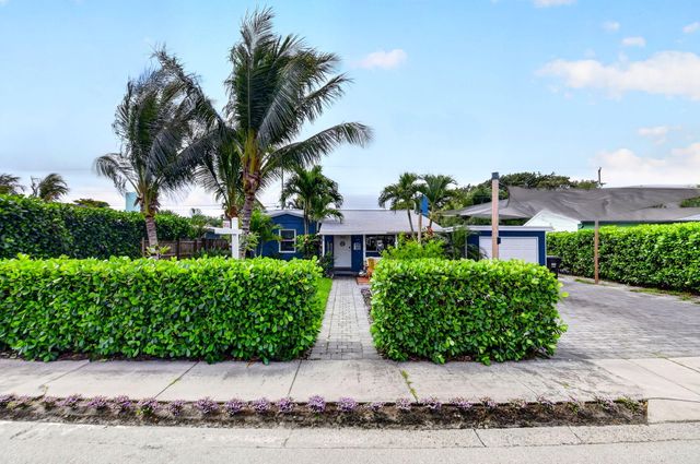 1010 Churchill Circle S, West Palm Beach, FL 33405
