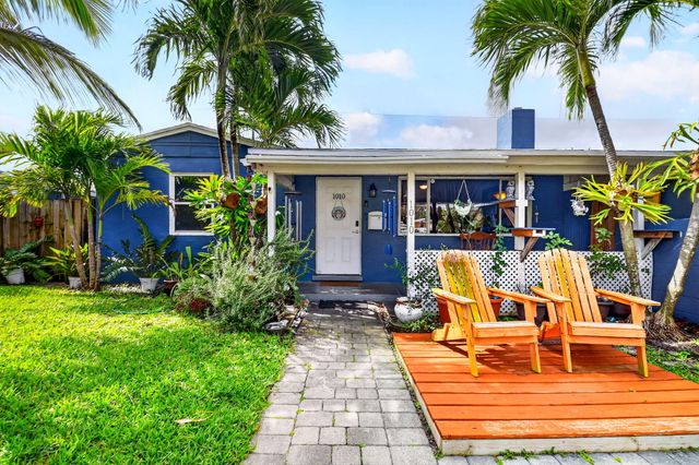 1010 Churchill Circle S, West Palm Beach, FL 33405