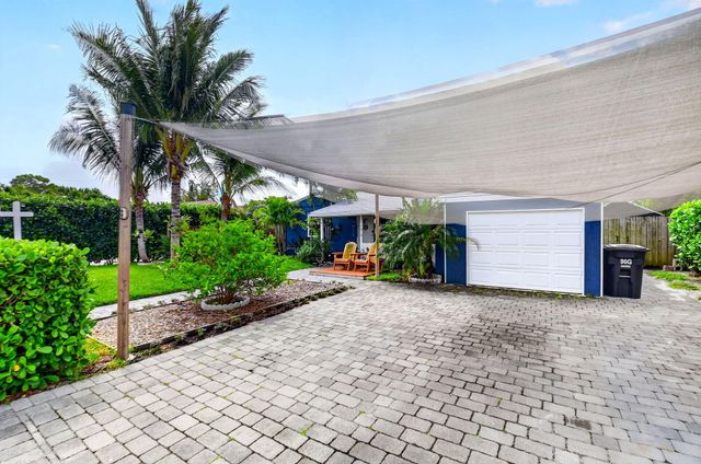 1010 Churchill Circle S, West Palm Beach, FL 33405