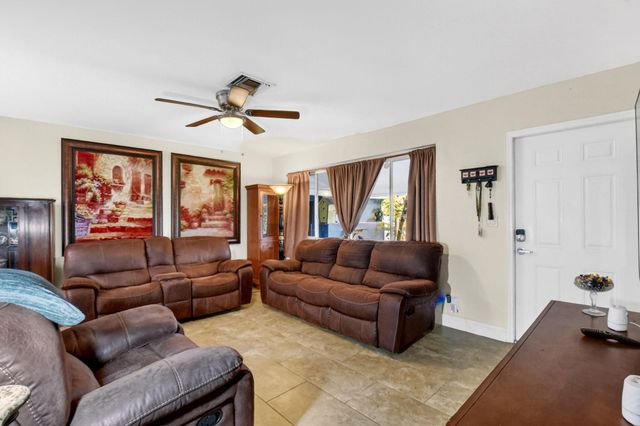 1010 Churchill Circle S, West Palm Beach, FL 33405