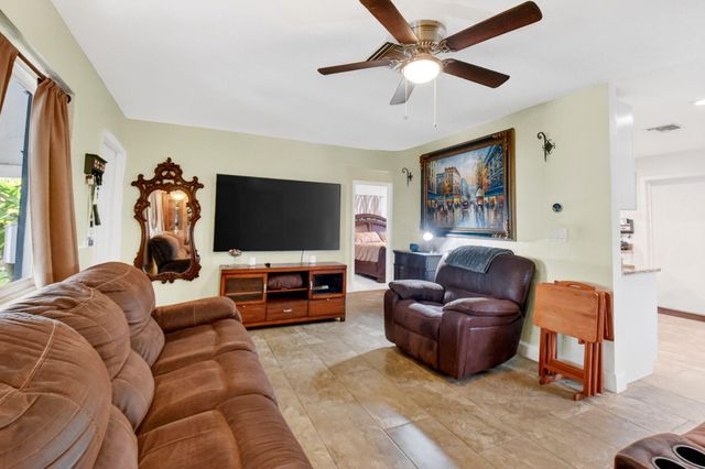 1010 Churchill Circle S, West Palm Beach, FL 33405