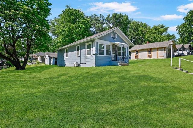 2917 E 61st Street, Kansas City, MO 64130