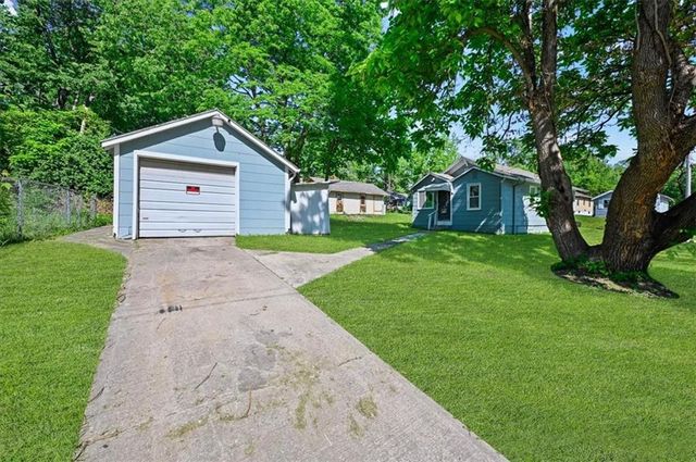2917 E 61st Street, Kansas City, MO 64130