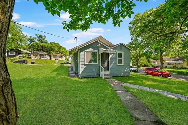 2917 E 61st Street, Kansas City, MO 64130
