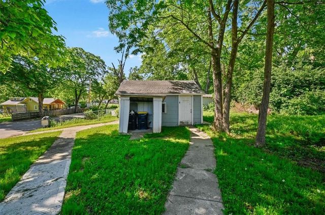 2917 E 61st Street, Kansas City, MO 64130